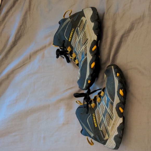 Boys Merrell sz 11 waterproof hiking boots - Picture 2 of 6